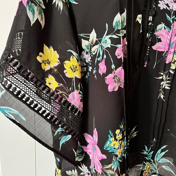 Zac & Rachel Black Floral Blouse - Picture 4 of 6